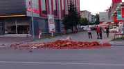 Zonguldak Çaycuma yolunda tuğla dehşeti ucuz atlatıldı