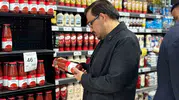 Sincan'da market rafları ve etiketler zabıta kontrolünde