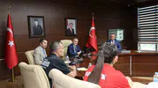 Elazığlı şampiyonlar Vali Hatipoğlu ile bir araya geldi