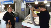 Mersin tezgahlarında iki metrelik dev yılan balığı şaşkınlığı
