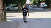 16 yaşındaki Mahmut engelleri aşıp her gün camiye koşuyor