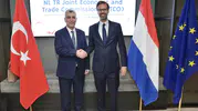 Bakan Bolat Hollanda ile ticaret masasına oturdu