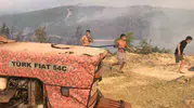Seydikemer ormanlarında yangınla mücadele sürerken gönüllüler bölgeye akın etti