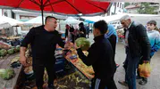 Mudurnu pazarında sağanak bereketi Bir ton karpuz ücretsiz dağıtıldı