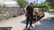 Çorum'da park halindeki otomobile yılan sürprizi