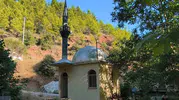 Mersin yolunda görenleri şaşırtan minyatür cami
