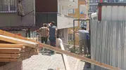 Küçükçekmece'de inşaat kazası bina sakinlerini evlerinde hapsetti