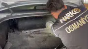Osmaniye polisi çekici üzerindeki otomobilde uyuşturucu zulası yakaladı