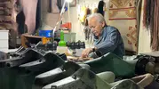 63 yıllık kundura ustası Bolu'da zamana direniyor