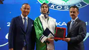 Üçüncü üniversitesini birincilikle bitirdi