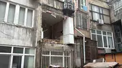 Nişantaşı’nda apartman duvarı büyük gürültüyle boş arsaya yıkıldı