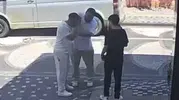 Keşan'da kuaförün 12 yaşındaki çırağını sokak ortasında dövdüğü anlar kamerada