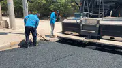 Adıyaman'da 170 derece asfalt altında zorlu mesai