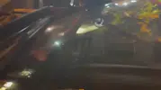 Polis otosunun motoruna sıkışan kedi için seferberlik