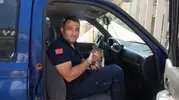 Amasya'da otomobilin motoruna sıkışan kediye itfaiye müdahalesi