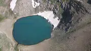Van'da yaz ortasında kış keyfi yaşatan gizli buzul gölü