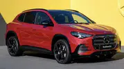 Mercedes yeni GLA modelini örtüsüz gösterdi
