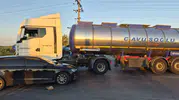 Ayvalık Otogar Kavşağı'nda tır ve otomobil çarpıştı