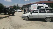 Yalvaç’ta kavşak kazası iki sürücüyü hastanelik etti