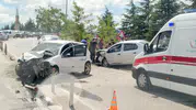 Eskişehir’de şiddetli çarpışma iki sürücüyü hastanelik etti