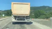 Yığılca yolunda hafriyat kamyonu dehşeti kameraya yansıdı