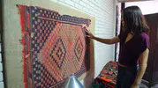 Anadolu'nun eski halıları Antalya güneşinde dekoratif sanat eserine dönüşüyor