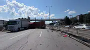 Kocaeli D-100 trafiğini kilitleyen TIR kazası