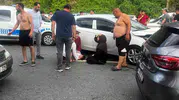 Zonguldak'ta yolun karşısına geçmeye çalışan baba ve oğluna otomobil çarptı