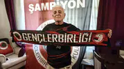 Ankara’nın Kırmızı Siyahlı Çınarı 55 Yıldır Tribünde