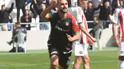 Karşıyaka golcüsünü takımda tutmak için gün sayıyor