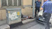 Eskişehir'de elinde silahla yatan genç mahalleliyi sokağa döktü