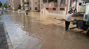 Cide'de şiddetli sağanak hayatı felç etti
