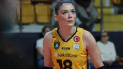 Zehra Güneş belgesel galasındaki şıklığıyla sosyal medyayı salladı