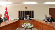 Aydın Valisi Varol ilçe kaymakamlarıyla hizmet masasına oturdu