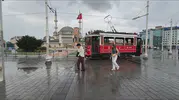 Taksim’de güne yağmurla başladık