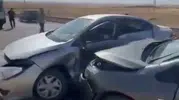 Silvan yolunda otomobiller çarpıştı İki yaralı var