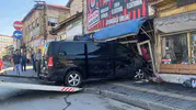 Çorum'da kontrolden çıkan minibüs beş aracı hurdaya çevirdi