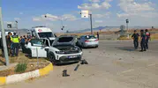 Kırıkkale yolunda iki otomobil çarpıştı altı kişi hastanelik oldu