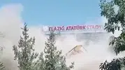 Elazığ’da yıkım sırasında bina bir anda üzerine çöktü