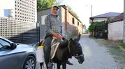 Aydınlı Ayhan Amca ehliyet yerine eşeğini tercih ediyor