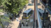 İnegöl'de kontrolden çıkan minibüs dükkana daldı