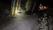 Siirt Kurtalan’da tarladan dönen biçerdöver yola devrildi