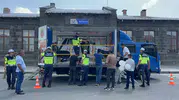 Karslılar takla atan araçta emniyet kemerinin değerini bizzat test etti