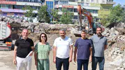 Pursaklar eski belediye binasını yıkıp yerine meydan yapıyor