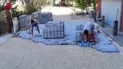 Efeler’de okul çevresindeki bozuk yollar yenileniyor