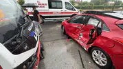 Düzce'de midibüs ile otomobil çarpıştı 5 kişi yaralandı