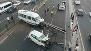 Diyarbakır Şanlıurfa yolunda kontrolden çıkan minibüs trafiği felç etti