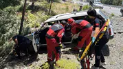 Muğla yolunda kontrolden çıkan araç ağaca çarptı
