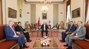 Kurtulmuş mecliste sürpriz bir görüşme gerçekleştirdi