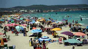 Çeşme hafta sonu 50 bin kişilik nüfusuyla yarım milyona ev sahipliği yapıyor